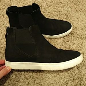 Vince sneakers size 9.5M